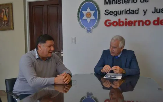 91230-el-ministro-dominguez-se-reunio-con-el-presidente-del-club-boroquimica-de-campo-quijano