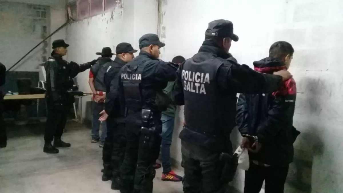 policia-detenidos