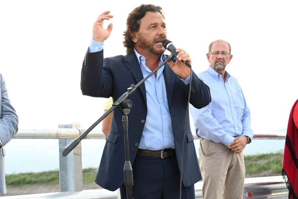 gustavo-saenz-microfono