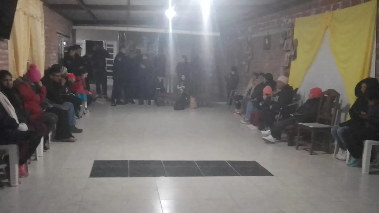 Vecinos de Quijano con la Policia