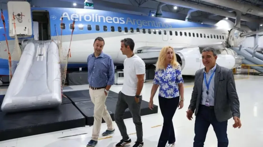 Gobierno retoma con la privatizacion de Aerolineas Argentinas