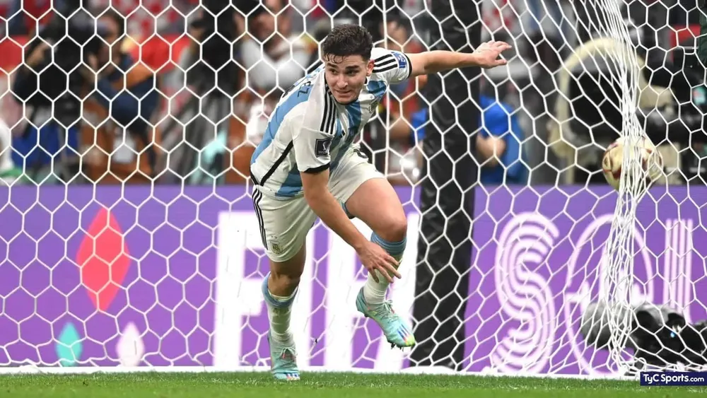 julian-alvarez-en-argentina-croacia