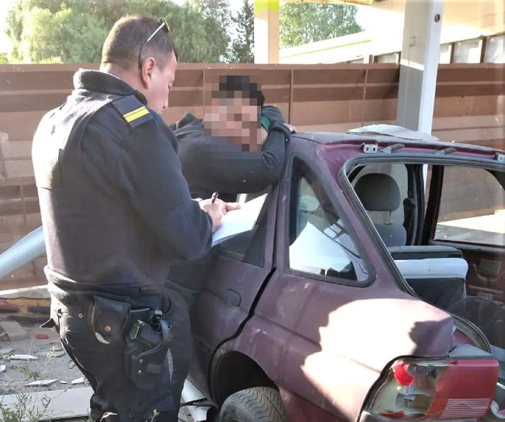 2020-12-03-detenido-robando-rueda-de-auto-1