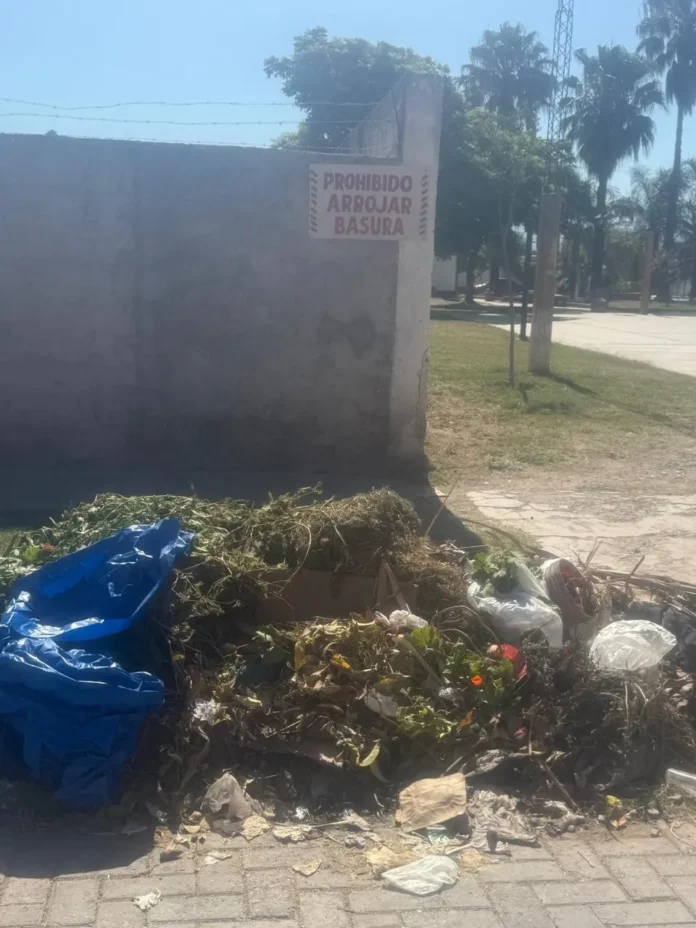 Reclamos por basura y aviso de la municipalidad generan cruces en La ...