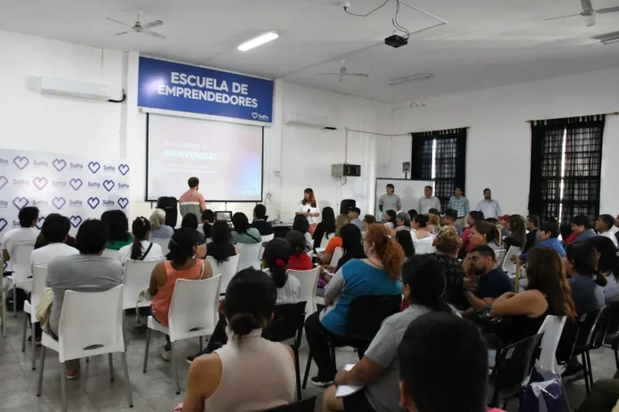 Jornada de educación financiera en la Escuela de Emprendedores.