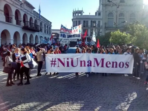 Movilización de Ni Una Menos en la ciudad de Salta