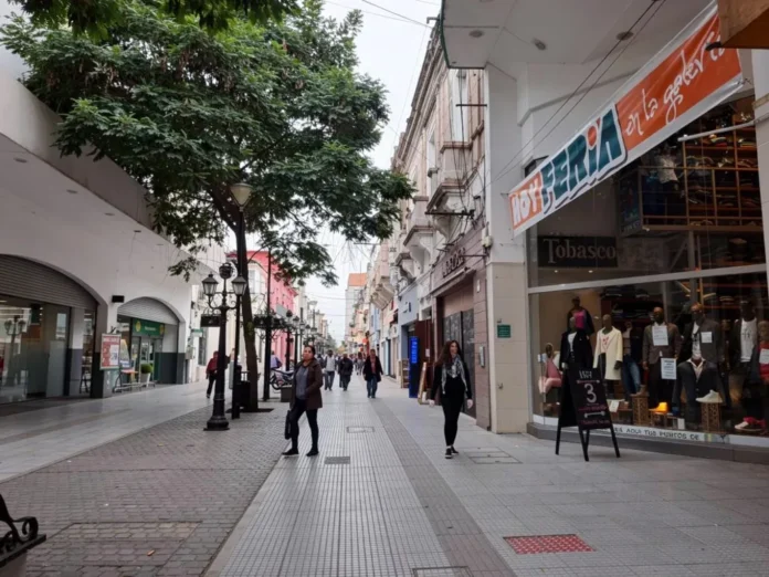 Calle peatonal Florida, centro de Salta.