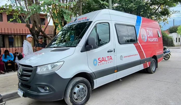 Vehículo móvil del Registro Civil de la Municipalidad de Salta.