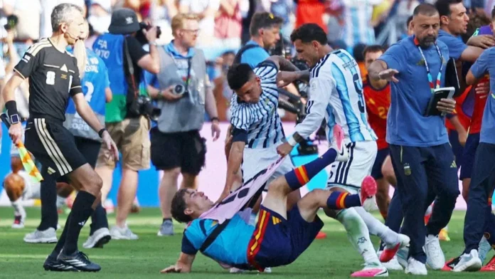 La FIFA abrió una investigación sobre la AFA y tres futbolistas de la Selección.