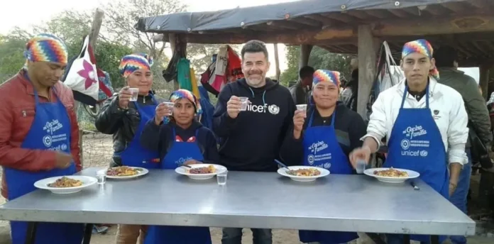 Julián Weich estuvo en Orán junto a UNICEF durante una visita.