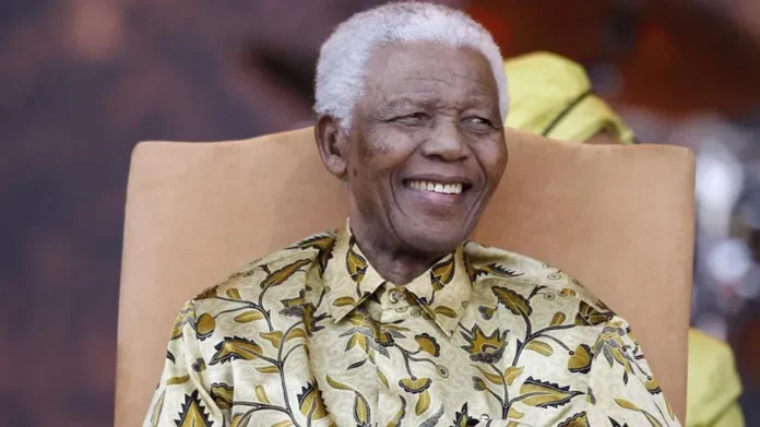 Nelson Mandela, dirigente político de Sudáfrica.