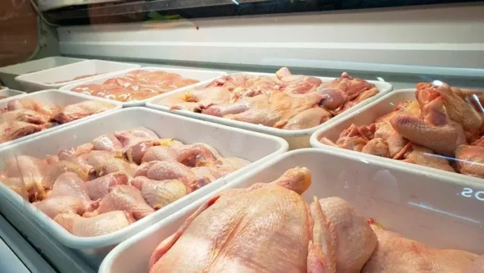 El consumo de pollo alcanza niveles récord en Argentina.