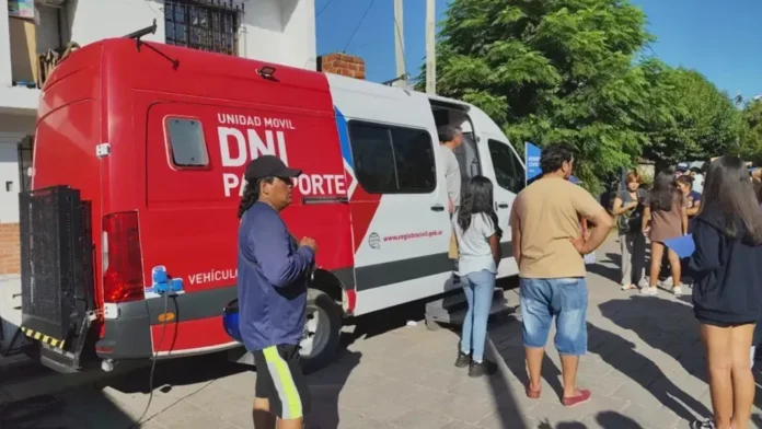 Unidad móvil perteneciente al Registro Civil.