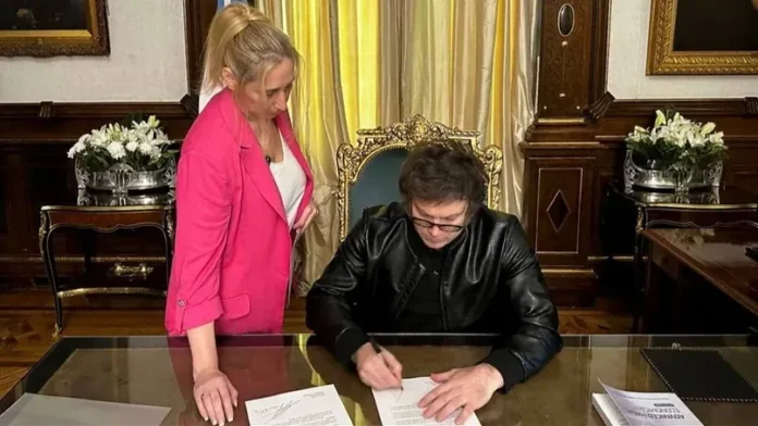Javier Milei junto a Karina Milei.