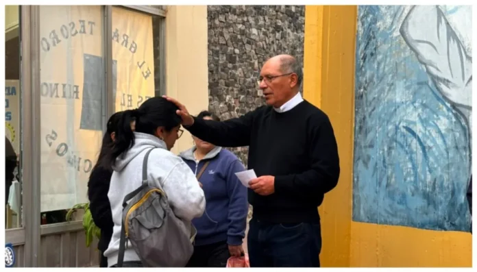El sacerdote Julio Peralta.