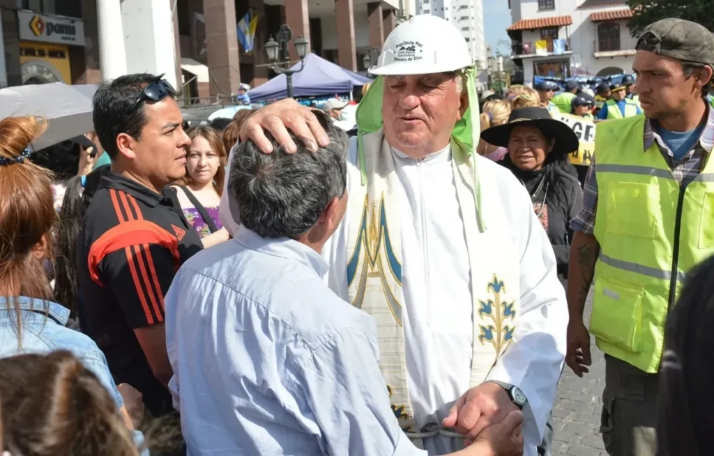 Dante Bernacki durante la procesión del Señor y la Virgen del Milagro.