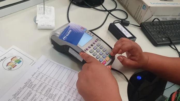 Operativo de acreditación del Boleto Solidario en Salta.
