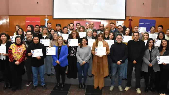 Un total de 120 comunicadores finalizó dos cursos vinculados a las nuevas tecnologías.