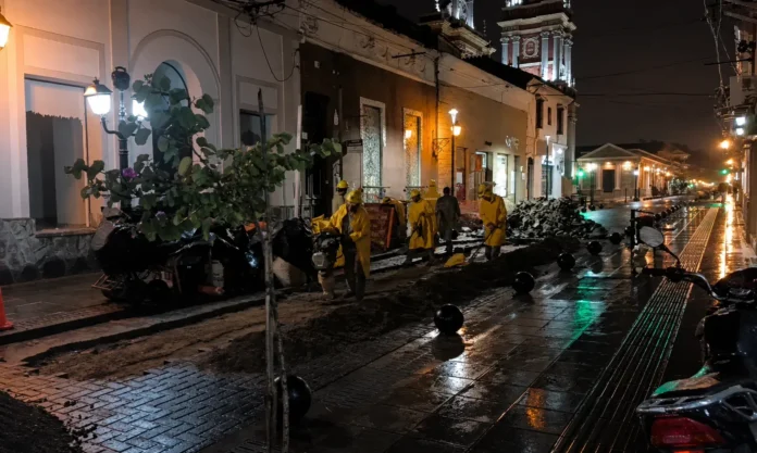 Hundimiento registrado sobre la calle Deán Funes, en Salta.