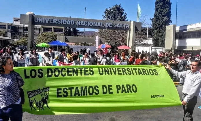 Medida de fuerza de docentes en la UNSa.