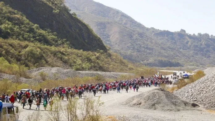 Caminantes pertenecientes a la peregrinación de la Quebrada del Toro.