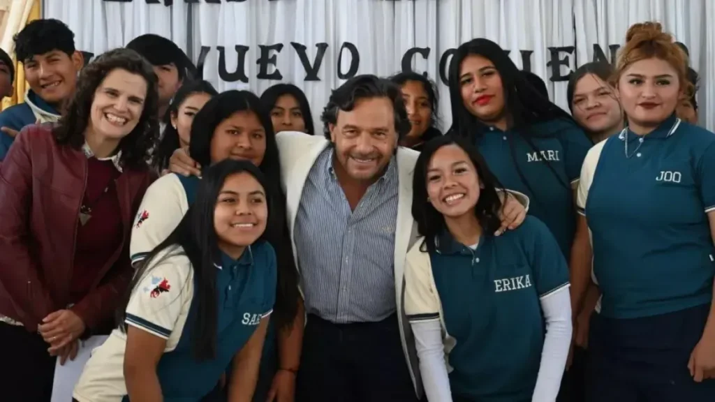 Sáenz durante la inauguración de las obras en el Colegio América Latina.