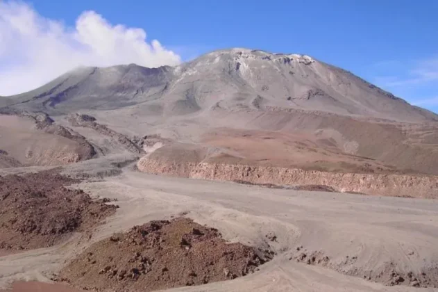 Especialistas buscan renovar el mapa de volcanes y evaluar su peligrosidad en la Puna.