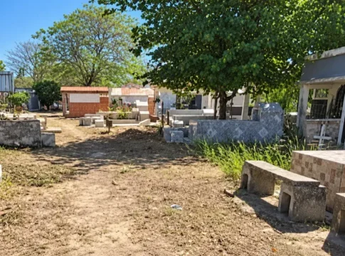 Predio del cementerio municipal de General Mosconi